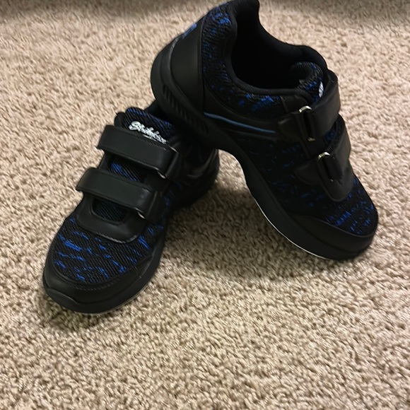 Kids' Black and Blue bowling shoes - Picture 1 of 6